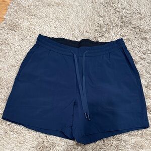 men’s navy 5” bowline shorts